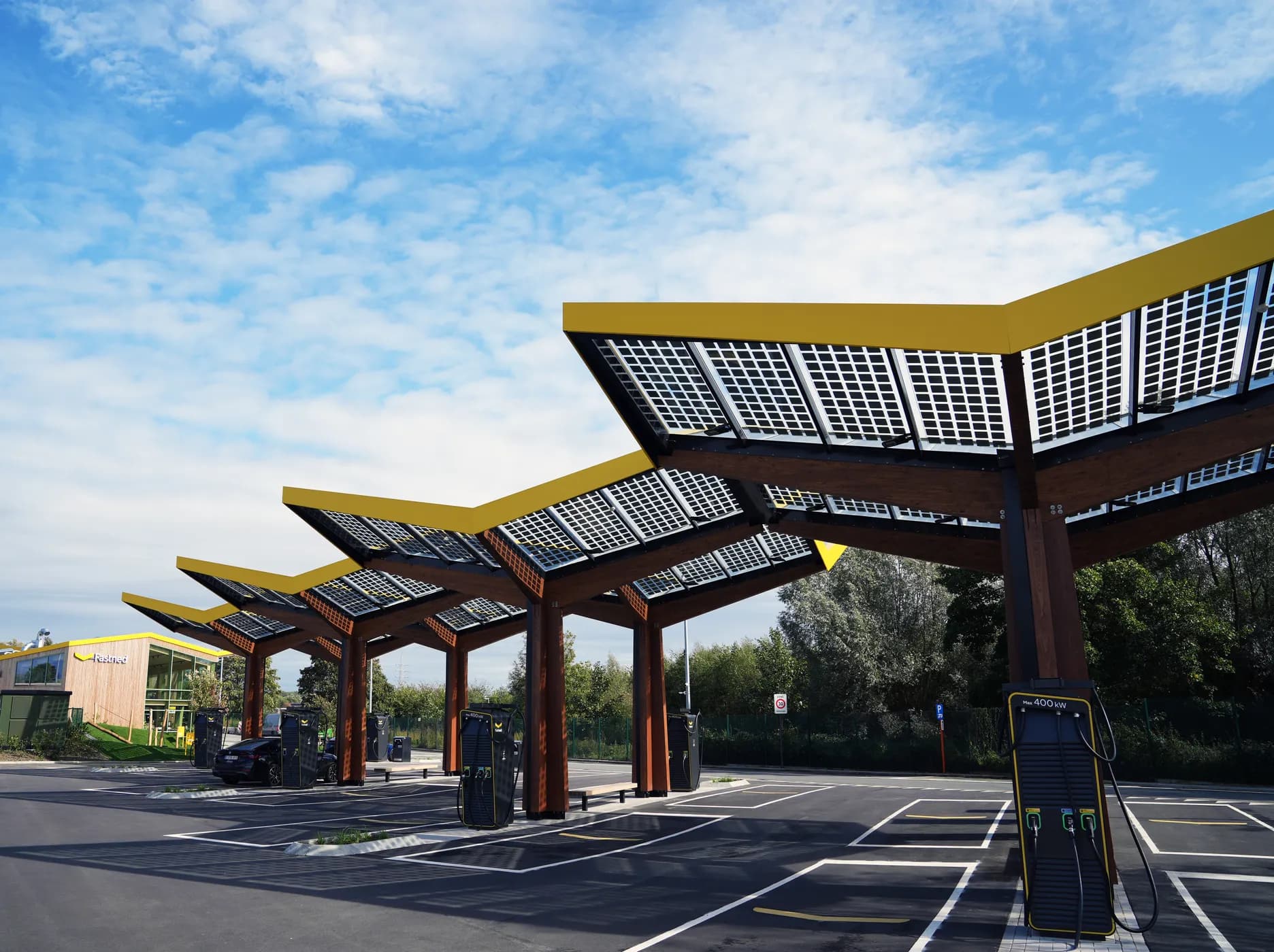 Invest-NL financiert uitbreiding snellaadnetwerk Fastned met projectfinanciering